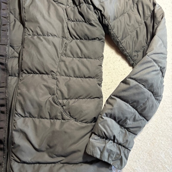 Lululemon Down Puffer Hooded Jacket Women's Gray Full Zip Lightweight M *Flaw - Picture 3 of 9